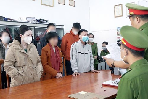 Mánh khóe 'ăn chặn' kit test bán lại cho Việt Á ở CDC Lâm Đồng