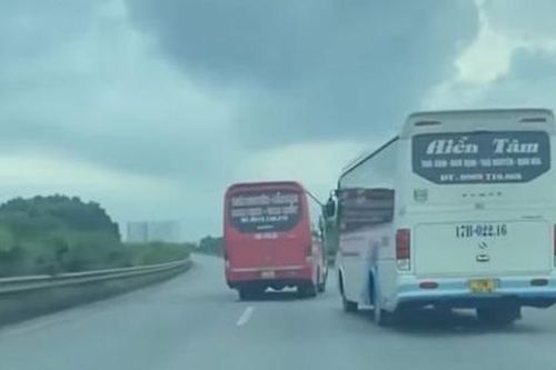 Khởi tố 3 đối tượng trong vụ xe khách lạng lách, chèn ép nhau trên cao tốc