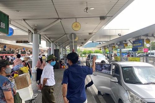 Ưu tiên phát triển hệ thống buýt kết nối sân bay Tân Sơn Nhất