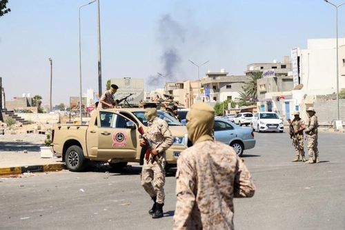 Lực lượng đối địch tại Tripoli 'nói chuyện' bằng súng đạn, hàng trăm người thương vong