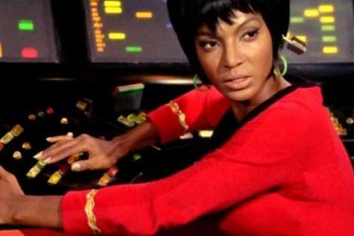 Tro cốt nữ diễn viên 'Star Trek' được đưa lên vũ trụ