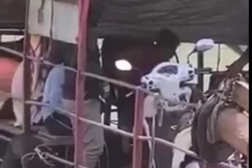 Đồng Nai: 'Hết hồn' với clip bé trai điều khiển đò chở khách