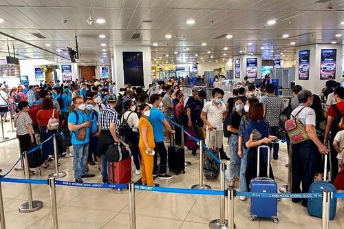 Tăng tần suất kiểm tra an ninh ngẫu nhiên với hành khách và hành lý qua sân bay dịp Quốc khánh