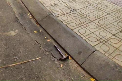 Hiện trường vụ người đàn ông dùng búa đập các tủ chứa vàng