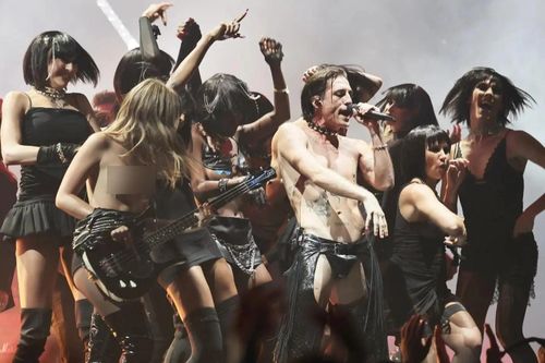 Màn trình diễn lộ ngực gây tranh cãi ở MTV VMAs 2022