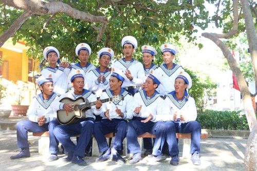 Trái bàng vuông kể chuyện tình về biển…