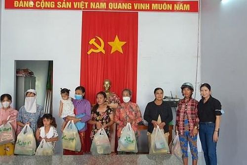 Vinanutrifood trao quà trị giá hơn 10 tỷ đồng cho người nghèo trong mùa Vu Lan