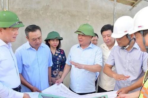 Bí thư Hà Nội Đinh Tiến Dũng kiểm tra dự án kênh tiêu nước phía Tây thành phố