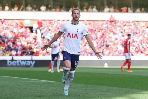Harry Kane rực sáng với cú đúp, Tottenham vào tốp 3