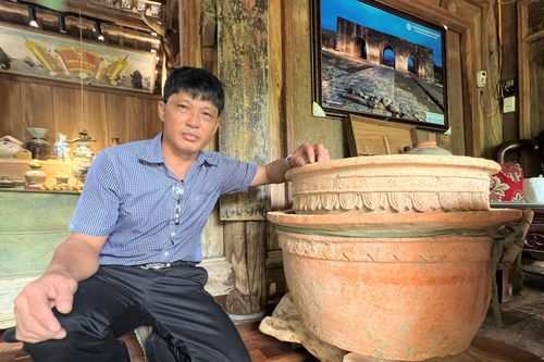 Người trưng bày 50.000 cổ vật 'siêu độc' trong nhà, đón du khách tham quan miễn phí