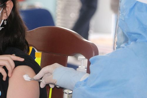 Tập trung tiêm vaccine COVID-19 cho trẻ em, đảm bảo an toàn cho học sinh đến trường