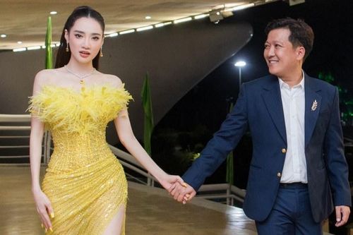 Nhã Phương khoe đường cong hút mắt tại sự kiện, Trường Giang đắm đuối không rời