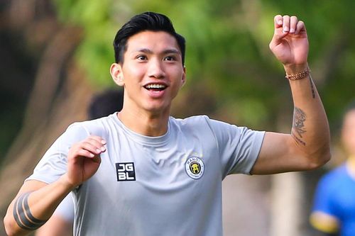 Đoàn Văn Hậu xăm trổ đầy mình sau khi xuất ngoại