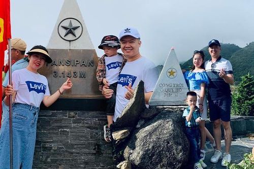 Gia đình trẻ tự lái xe hơn 1.000 km chinh phục đỉnh Fansipan