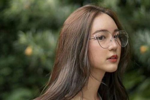 Nhìn mâm cơm trưa của bố mẹ chồng, tôi rưng rưng nước mắt