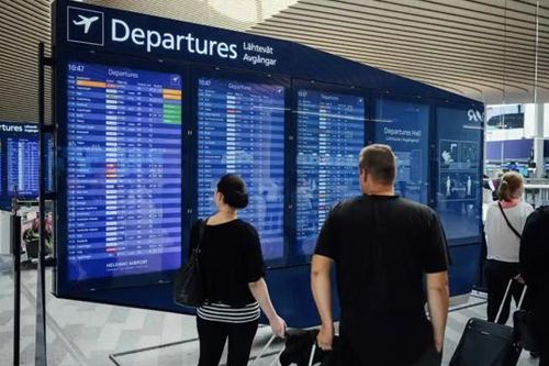 Xe sang của du khách Nga 'đổ bộ' Phần Lan, châu Âu xem xét đình chỉ thỏa thuận visa với Nga