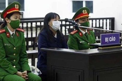 Đừng bị 'lạc trôi' theo những lời tung hô, kích động