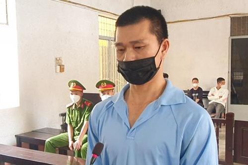 Dùng cuốc bổ vào đầu vợ cũ, lãnh án hơn 9 năm tù