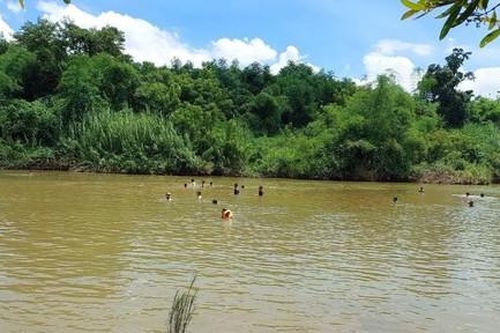 Cứu con gái ngã xuống sông, 2 cha con cùng chết đuối thương tâm