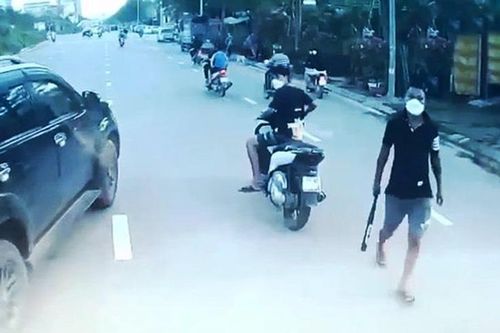 Làm rõ nhóm đối tượng dùng hung khí chặn xe ô tô trên đường Nguyễn Văn Huyên