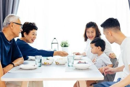 Dưỡng chất cân bằng – món quà báo hiếu vô giá tặng mẹ cha