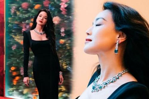 Sức hấp dẫn tuổi 46 của 'quả bom gợi cảm' Thư Kỳ