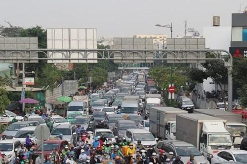 Dang dở chống kẹt xe bằng cầu vượt thép