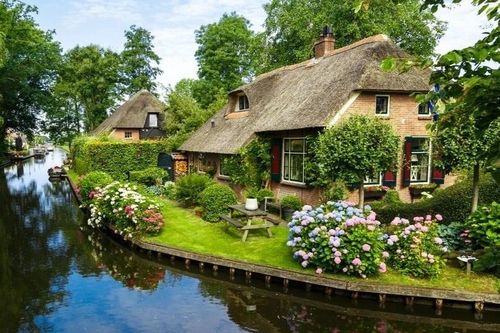 Ngôi làng cổ tích không đường nhựa ở Hà Lan
