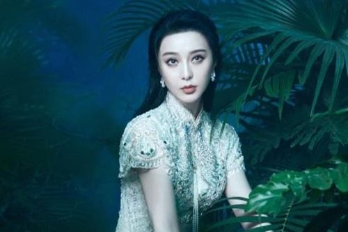 Phạm Băng Băng mặc váy cưới 3D
