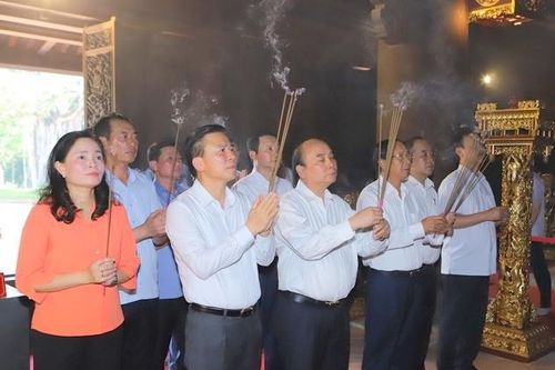 Chủ tịch nước dâng hương tại Khu di tích lịch sử Quốc gia đặc biệt Lam Kinh