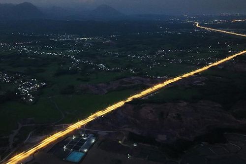Trang bị điện chiếu sáng toàn tuyến cao tốc dài 176km dọc tỉnh Quảng Ninh