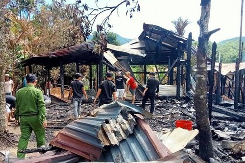 Quảng Nam: Hộ nghèo vay 30 triệu chưa kịp làm ăn, lại cháy nhà
