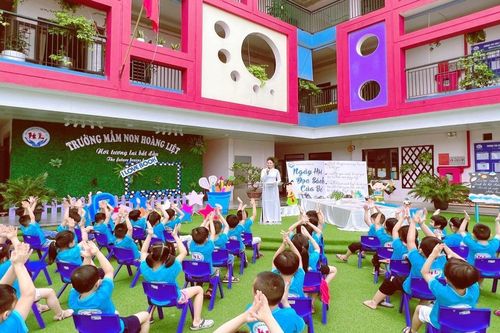 Khi 'đất vàng' không chừa chỗ xây trường học