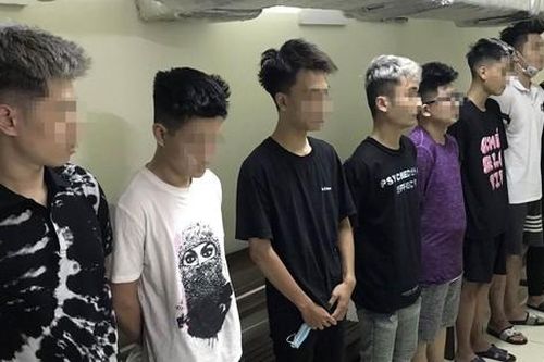 Tạm giữ nhóm 'tổ lái' gây náo loạn đường phố Hà Nội
