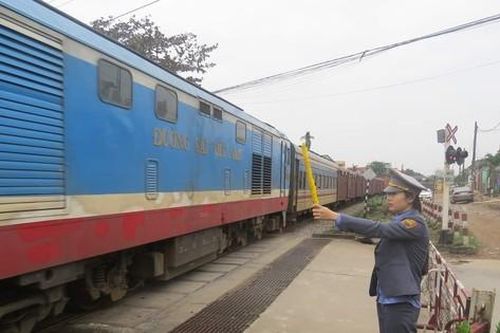 Quảng Trị: Yêu cầu khẩn trương điều tra các vụ ném đất, đá lên tàu hỏa