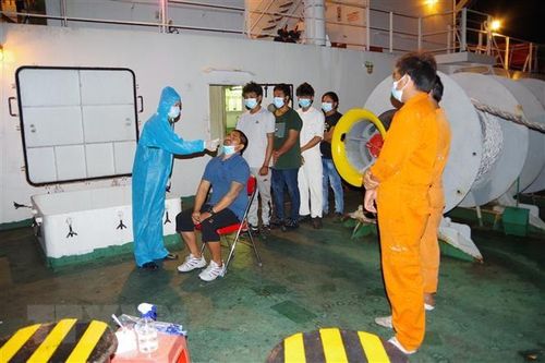 Bà Rịa-Vũng Tàu: Tiếp nhận 8 người nước ngoài bị nạn trên biển