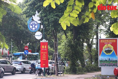 Đường phố Thủ đô rợp màu cờ đỏ chào mừng Ngày Quốc khánh 2/9