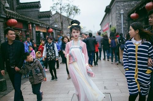 Thời trang truyền thống Trung Quốc hồi sinh mạnh mẽ