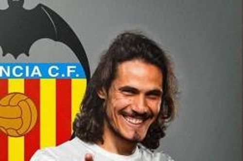 Chân sút Cavani gia nhập câu lạc bộ Valencia chờ 'gieo sầu' cho Real và Barca