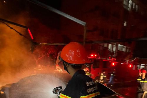 Điều tra nguyên nhân vụ cháy chiếc xe con trên địa bàn TP Buôn Ma Thuột
