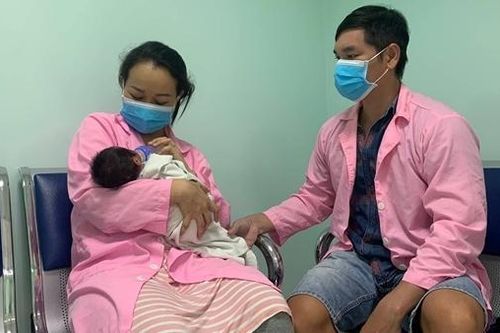 Sản phụ đẻ rơi con trong nhà vệ sinh đã 'thoát hiểm' như thế nào?