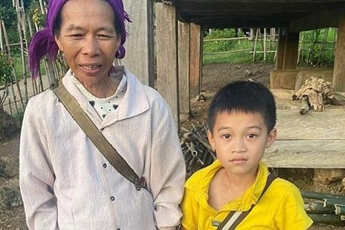 Đi làm căn cước, công an xã phát hiện bé trai 9 tuổi bị lạc khi tìm mẹ