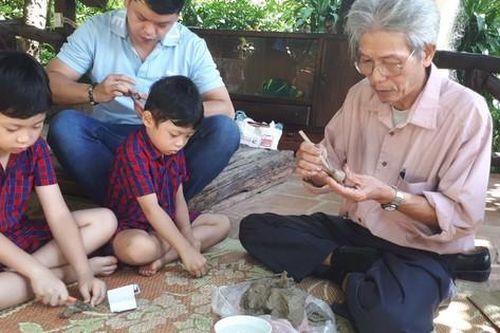 Người 'thổi hồn' vào đất thành những món đồ chơi Trung thu độc đáo