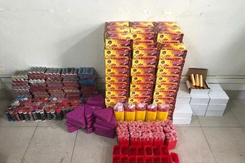 Mang gần 150kg pháo hoa đi bán, thanh niên nhận cái kết đắng