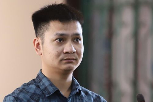 Thanh niên bật khóc khi bị tuyên án tử