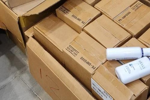 Phát hiện kho chứa 13.000 sản phẩm mỹ phẩm trôi nổi