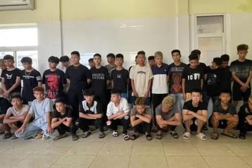 Kinh hoàng vụ 42 thanh niên hỗn chiến trong đêm ở Hà Nội