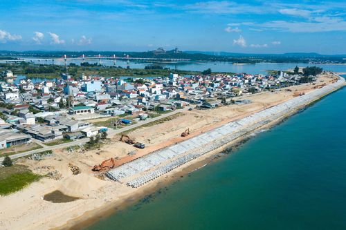 Quảng Ngãi: Chạy đua hoàn thành 2 kè biển trước mùa mưa bão