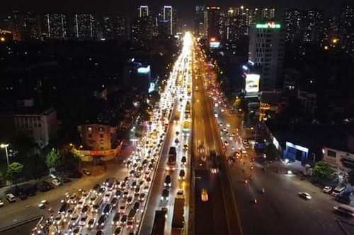Đường Vành đai 3 trên cao ùn gần 10km lúc nửa đêm