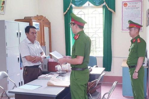 Nghệ An: Lập chứng từ giả, kế toán và nguyên Chủ tich xã bị khởi tố